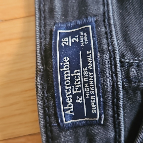 Abercrombie and Fitch Women's Black Embroidered Jeans - Picture 3 of 6